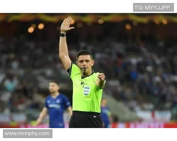 在风暴中心的冷静者足球明星如何在压力下保持镇定与专注